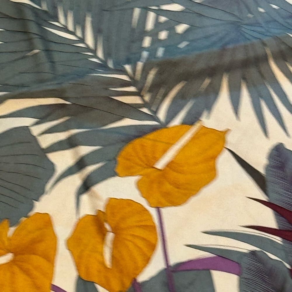 Stunnimg JIM THOMPSON Floral Silk Scarf with Multicolor Design - Picture 8 of 9